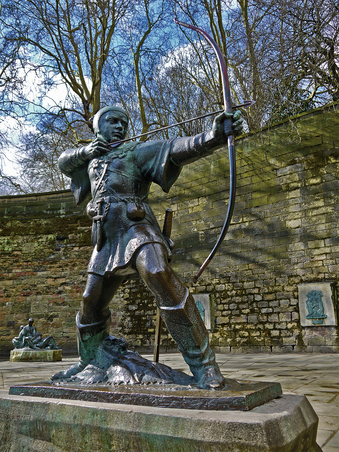 Statue of Robin Hood at Nottingham Castle. Photography: Shutterstock / Darren Green.
