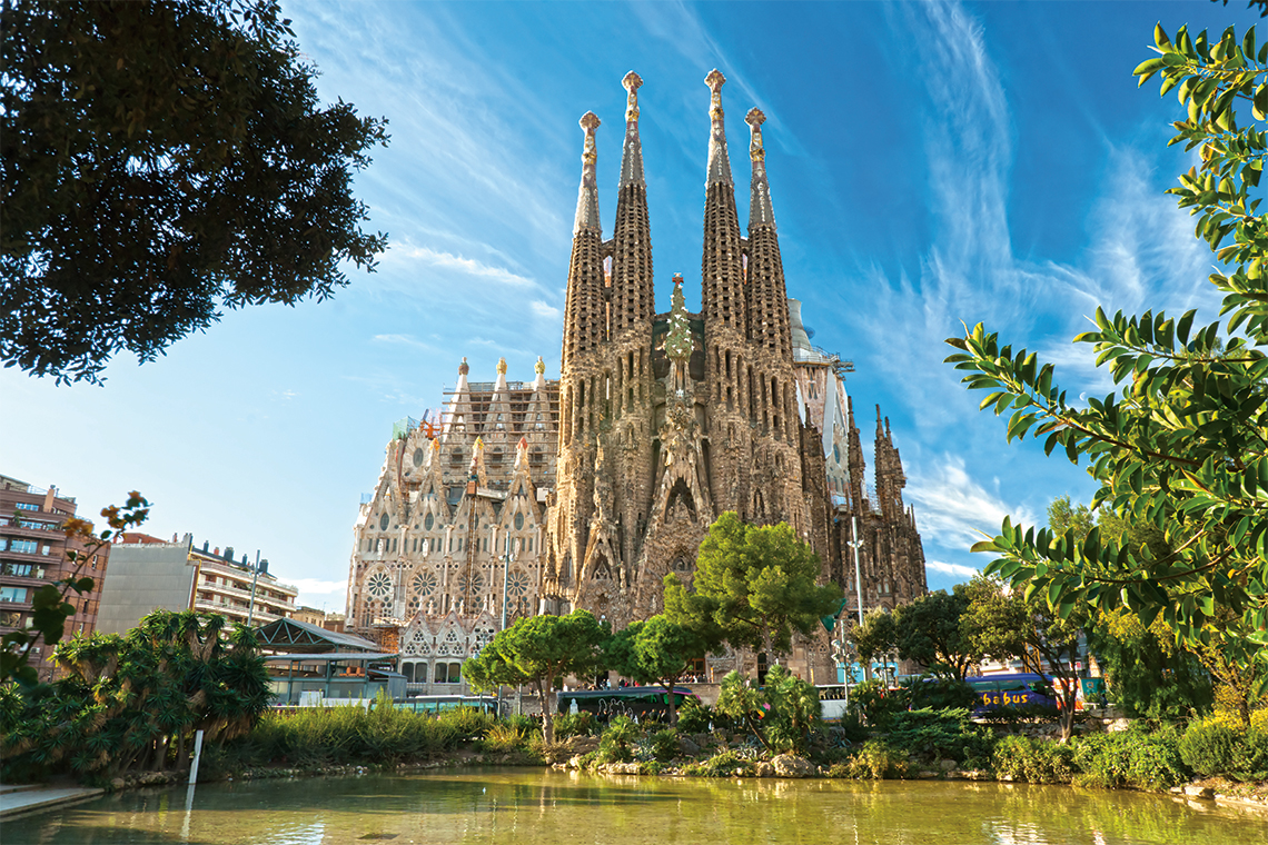 Antoni Gaudi's La Sagrada Familia. Photography: Luciano Mortula.