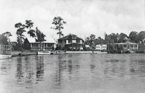 Houses along New River, 1910s. Andrews Avenue at the New River, 1939. <em>Photography: State Archives of Florida, Florida Memory.</em>
