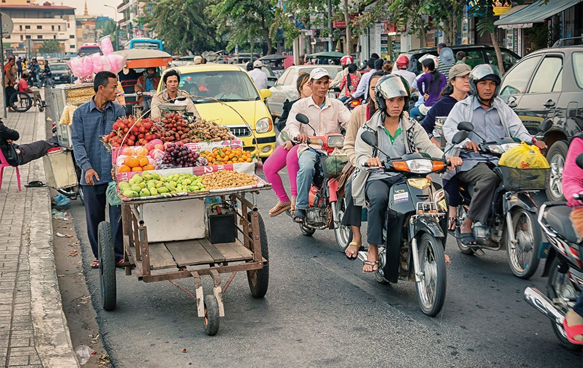 Heavy traffic through the city streets of Phnom Penh. Photography: Shutterstock / Pzaxe.