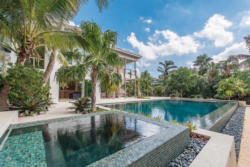 The pool includes five bubbler fountains on a sun-shelf and the spa is equipped with wall jets and a 6-foot deep “plunge” section. Photography: Tim Singer & Associates, Coldwell Banker Florida.