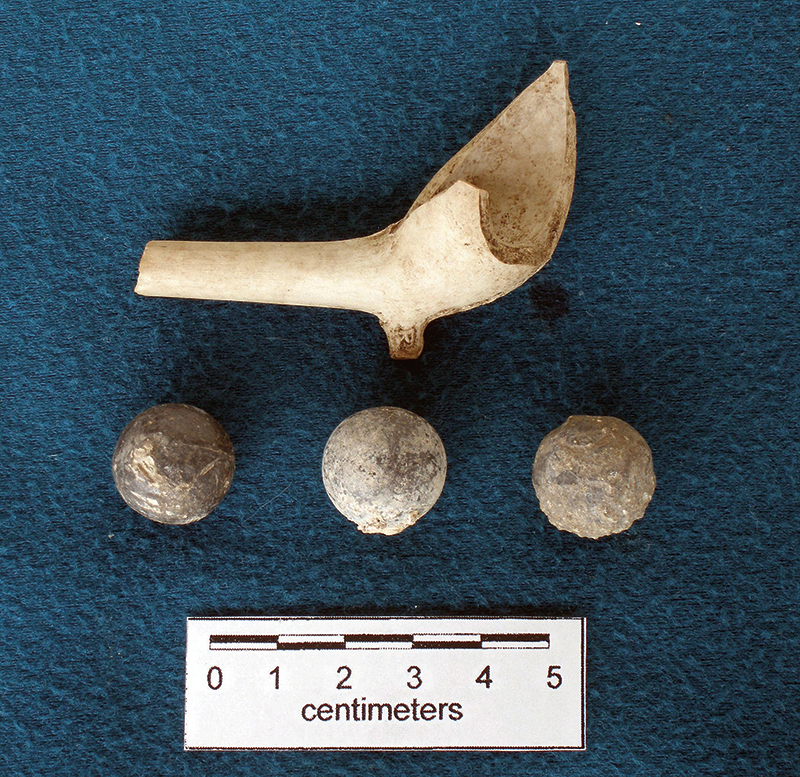 Clay pipe and musket balls found at Fort Lauderdale Beach. <em>Photography: Archaeological and Historical Conservancy.</em>
